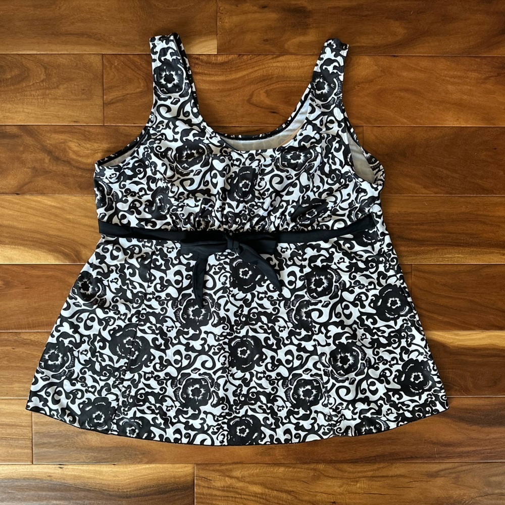 Black and White Floral Tankini Swim Top size 5X